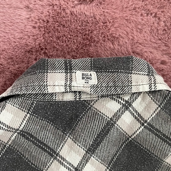 Billabong Button-up Grey & White Flannel/Plaid Shirt - Size Small (100% Cotton) - Picture 3 of 5